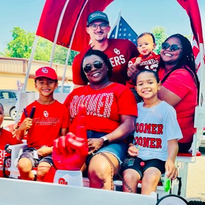I ❤️ OU! My family attends local parades with our Sooner wagon & yells Boomer Sooner! Poke fans can’t stand it! There’s only ☝🏾Oklahoma!