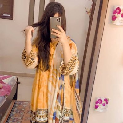 Fashion Designer 👩‍🎨 Explorer 🧭 📍Islamabad/ Lahore Foodie 🥘🥩🍔