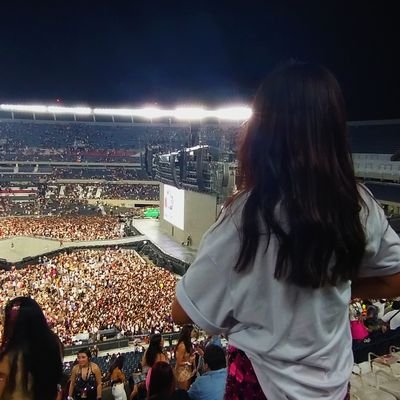swiftie triste                                  
vi a Taylor
