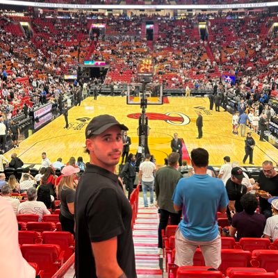 vittonegruchi's profile picture. 