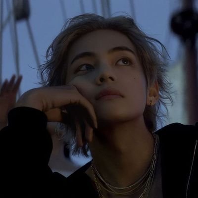 if we live fast, let us die young 🙇🏻♀️⠀⠀ ⠀⠀⠀⠀ ⠀⠀
te amo tae 🍓