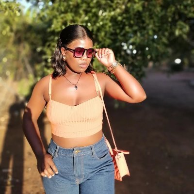 MCMaTh_717's profile picture. Reina👸🏾
UNISA Alumni 💯👩🏾‍🎓
gym freak🏋🏾‍♀️
natural hair enthusiast. RIP DAD💔😢, I'll make you proud one day