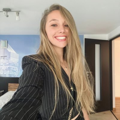 HonorineCtn's profile picture. ᴅᴋ🇫🇷 ᴅᴇᴠᴀ🇷🇴 || insta: honorine.alix