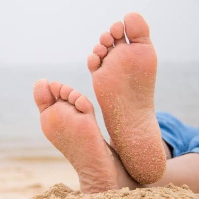 SIZE 13 👷‍♂️Feet addicted 🦶 white socks and bare feet turn me on - always looking for men in bare foot in flip flops 🫠 Bricklayer 🧱 #feet