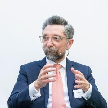 AlessandroSanos's profile picture. Home is in the mountains but seawater runs in my veins. #ColdWater swimmer @ the intersection of #commodities, #climaterisk, and #AI. Views personal