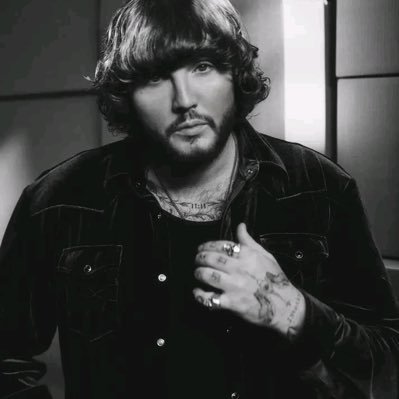 It’s your favorite artist James Arthur welcome to my official private page love y’all 🌹🌹🌹