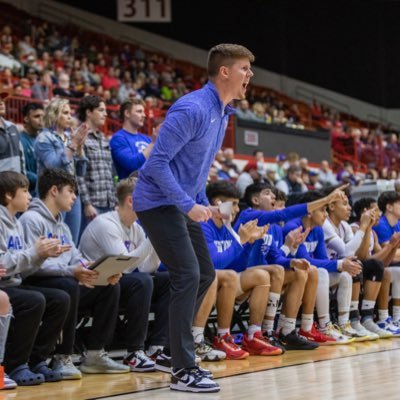 Hugoton HS Head Boys Basketball Coach 🏀 Hugoton USD 210 7-12th Grade S&C Coach 🦅 2023 4A State Champs ~ 2023 KBCA COY 🏆 #LevelUp | #FlyEagles | @HugotonHoops