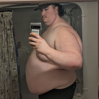 Married Bi Gainer | 28 6’9 585lbs | Want to help me gain? 👉🏼 https://t.co/MN0Y5E0d0d I don’t do meetups 🐷 Come see why I'm TOP 11% on OF 🔥