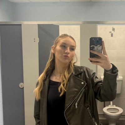 emiclairex's profile picture. 16//@capacollege| @divatheatreuk - 2018 -2023 //ELF 13-17 December 2023 https://t.co/WQQaTNPaza