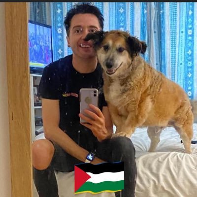 Out and proud gay, Trekkie and Sci-fi fan. I probably watch too much tv if that is a thing. love animals and work with dogs 🐶💖 #FreePalestine 🇵🇸