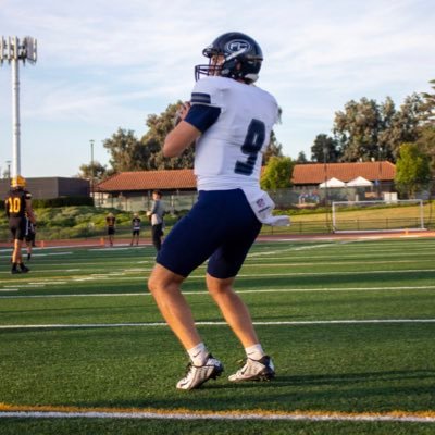 Quarterback @FullColl_FB- 4 for 3 NCAA Qualifier-6’1 205- -Nathankornely951@gmail.com