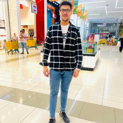 ادعو ل احمد العشري وكريم عبدالعزيز بالرحمه ...