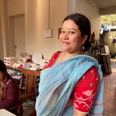 Bookworm. Cinephile. Sharee enthusiast. Bhaat-ghoom lover. Socialist. Bangal.