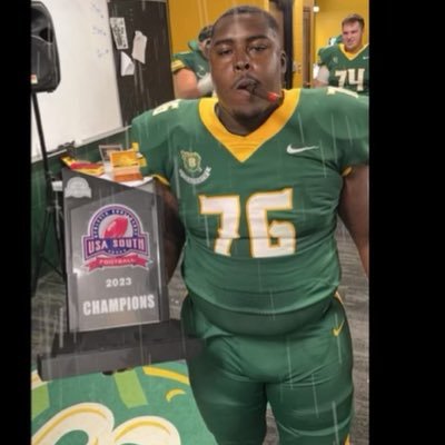 GOD/FAMILY/FOOTBALL 💯🏆🔥🏈#abovetheline 2018-2019 6A Horn lake state champ OL #51 💍, 2023-2024 USA SOUTH Conference champ #76🔰💍. RIP MOMMA💛🕊️. BU Alumni
