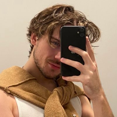 warn clips, memes, edits, fans in merch, updates, and more :) ˖⁺‧₊˚ tiktok and insta: @warndaily ˖⁺‧₊˚ streams tuesdays - thursdays , saturday and sunday !