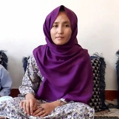 I somaya Ahmadi. I live in Herat Afghanistan