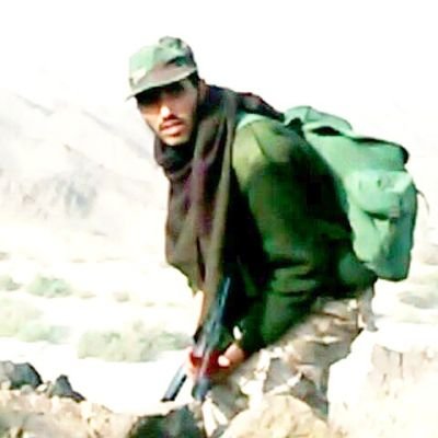 حين تضربك العواصف،
لن ينفعك الاتِّراسُ بالعواطف..
واجهِ التيار بقوَّة الإيمان الصادق ،
فمعادن الابطال تتجلَّى في المواقف..
