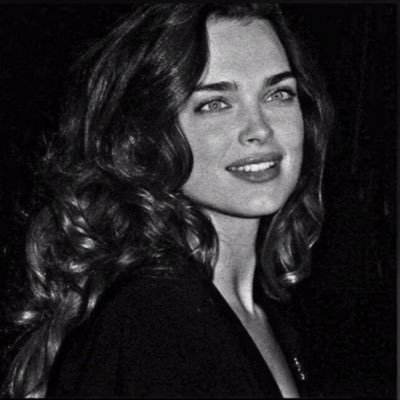 alanood_app's profile picture. "كن عابرآ لطيفآ إن لم تنفع فلاتضر"