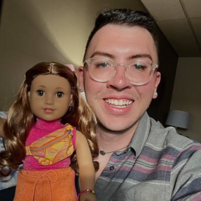 a doll collector swiftie 🦋 • @SirBasileus’s amazing boyfriend ❤️ • advocate • gender fluid 🏳️‍🌈