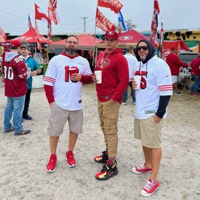 Navy Vet #49ers #Canes Living life in Lauderdale!!! 🇺🇸🇫🇷
