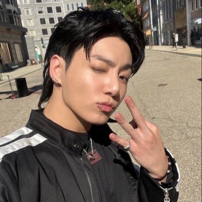 thvxbtsluv_'s profile picture. 🏠 ♥︎ #𝐁𝐀𝐍𝐆𝐓𝐀𝐍: my home ：➜ ◟ 𓄼 You are the cause of my Euphoria 🥀