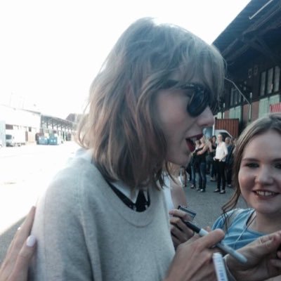 tuve un icon que duro 9 años y que cambie cuando vi a taylor por primera vez en mi vida el 11 de noviembre de 2023
fan account