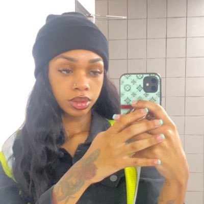 iitsnanaa's profile picture. you bitches not my friends!!