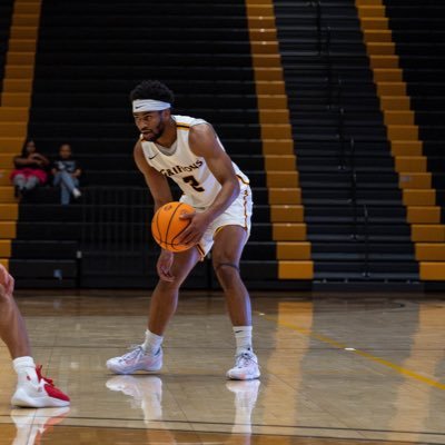 Swader's buzzer-beater seals Griffon MBB's first 7-0 start since 1999 -  Missouri Western State University Athletics