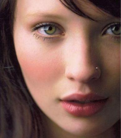 Wealthy, witty, & winsome. A Ravenclaw beauty with a bit of flair and a thirst for knowledge. Can you impress this sweetheart? You can try. (RP, 18+)