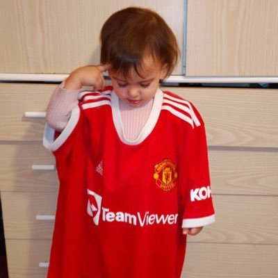 ELEGANT_TIPTOP1's profile picture. "THERE'S NOTHING ON EARTH LIKE BEING A RED” 👹 MAN U & AC MILLAN❤️ MUSIC LOVER🎼🎶