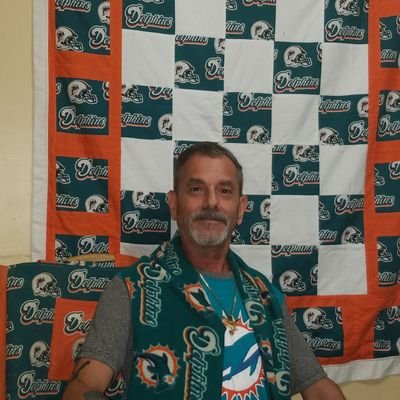 Just living life to the fullest 
Die hard @MiamiDolphins, Shift Leader at Mission BBQ #Foodie #Music & #Arts born
in #Chicago IL #Leo