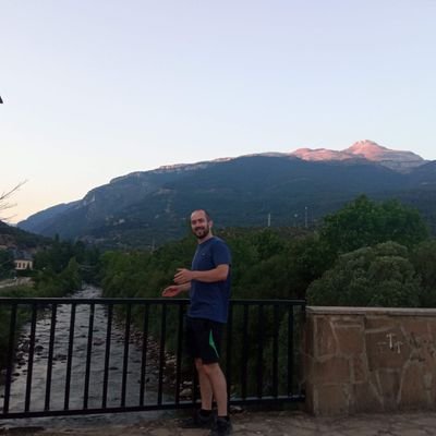 Aurrera beti, atzera gaizki, noraezean inoiz ez.
Familia medikua.