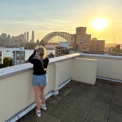 mishelly0610's profile picture. 