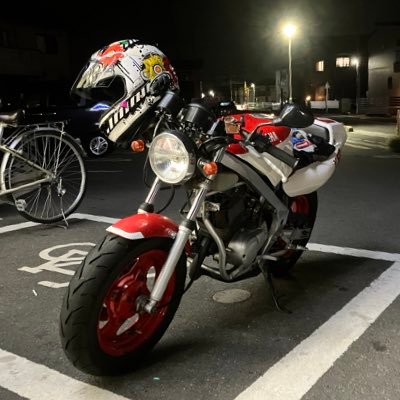 スケボー、bmx、バイク/ysr80、tmax530、v125s/無言フォローすいません/ツーリングorミーティング誘ってください~/単気筒大好き/音楽はメタル系V系が好きです