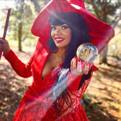 🧚♀️ ✂️ 🧵 🪡 👗 Dressmaker/Reiki Master/Tarot reader 🪬
