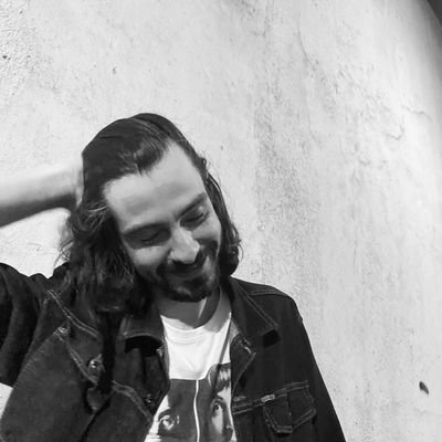 marcosmazzocchi's profile picture. Toco umas coisas e filosofo sobre a lua.