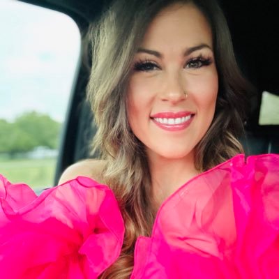 HalieTabor's profile picture. bear | bella | brance⁣ • sports momma