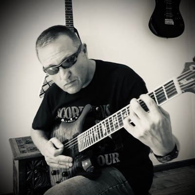 Stef_LCT's profile picture. Je ne lis pas ma notation dans mon carnet de notes mais dans les yeux de mes hommes. 31 ans en Gendarmerie Mobile. OPEX, sécu MAE… 🎸🤘🏼🎸🚵🏻‍♀️