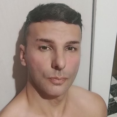 Sou legal, estrovertido e estou buscando um ideal assim como toda a humanidade!