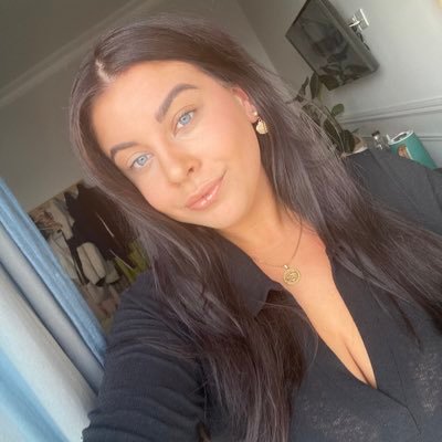 gravyqueen69's profile picture. it looks like a man but it's a lady