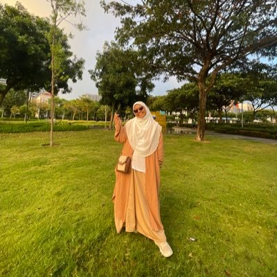 _ftnnadhirah_'s profile picture. Simple people🖤