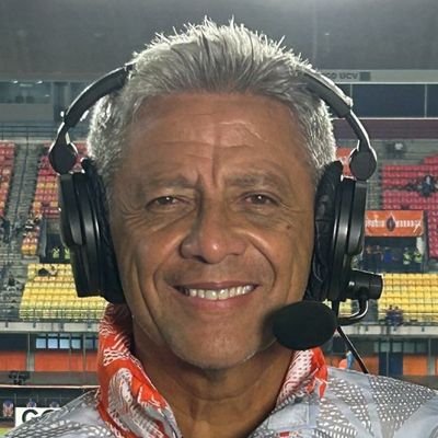 36 años en el #FutVE, Analista y Relator de fútbol, 6 Mundiales con Venevisión, Televen y Directv Sports. Directo y sin Barrera Radio. Columnista.