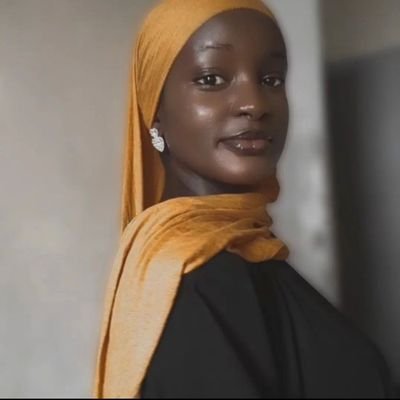 Maryamuh_'s profile picture. Be grateful