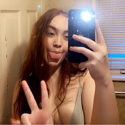 18 ✨😚 hmu for some 🔥 content 😚🥵
