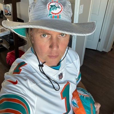 Lifelong Dolphins fan. father of 2, proud supporter of Women’s rights, and love is love🏳️‍🌈. Not impressed with pretty incompletions.