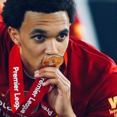 Notalgique d’une époque que je n’ai pas connu 💔 @LFC || Ariana || Trent Alexander-Arnold