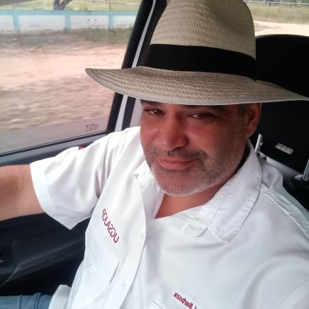 Secretario de Un Nuevo Tiempo Machiques 
enlace de gobernación del Zulia para Perija 
director de la asociación de ganaderos de San José de Perija UGSAJOP