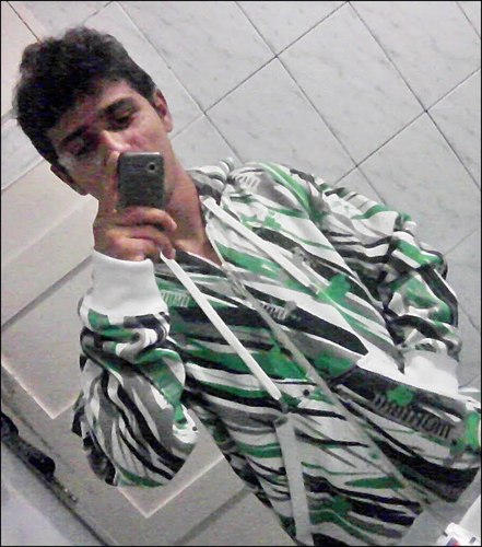 Meu nome é Renan, tenho 18 anos, estudo, gosto de esculta muita música, gosto de esporte principalmente futebol.