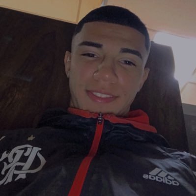 • Não sou melhor que ninguém, Apenas esforçado 🙇🏻♂️