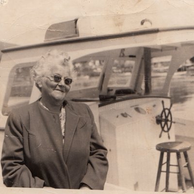AnnaRachelB's profile picture. she/her/hers - Immigration Paralegal. Abolish ICE.